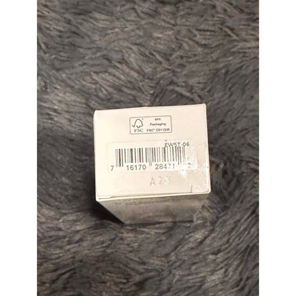 Bobbie Brown Vitamin Enriched Skin Tint Light 3 - Picture 4 of 6